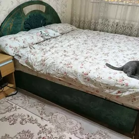 кровать двуспальная