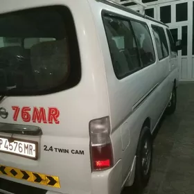 Nissan Urvan 2004