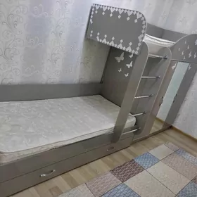 двухярусная  кровать