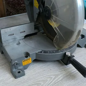 углорез Макита