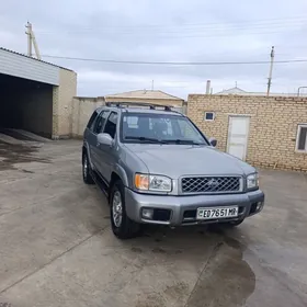 Nissan Pathfinder 2000