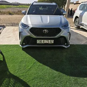 Toyota Highlander 2021