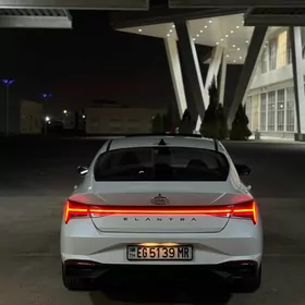 Hyundai Elantra 2021