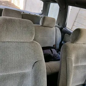 Mitsubishi Chariot 1992