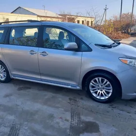 Toyota Sienna 2016
