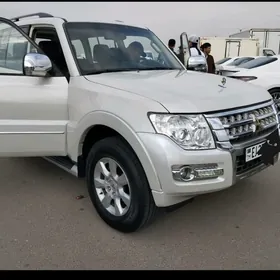 Mitsubishi Pajero 2021