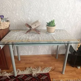 Стол Истикбаль