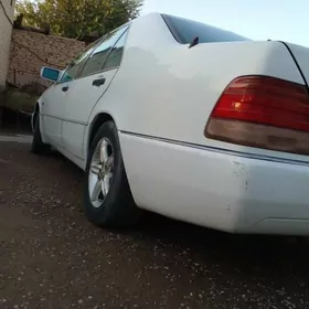 Mercedes-Benz S-Class 1995