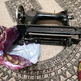 Швейная машинка Зингер