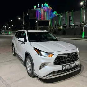 Toyota Highlander 2021