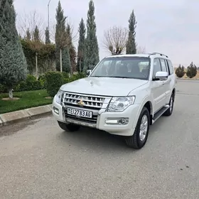 Mitsubishi Pajero 2021