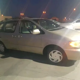 Toyota Sienna 2002