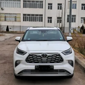 Toyota Highlander 2021