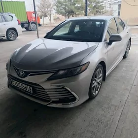 Toyota Camry 2021