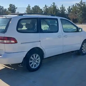 Toyota Sienna 2000