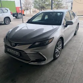 Toyota Camry 2021