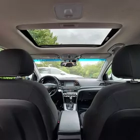 Hyundai Elantra 2019