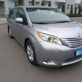 Toyota Sienna 2011