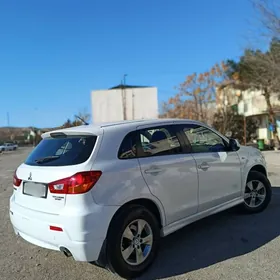 Mitsubishi Outlander Sport 2011