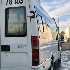 Mitsubishi Fuso Rosa 2017