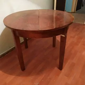 Стол раздвижной.