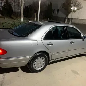 Mercedes-Benz E320 2000