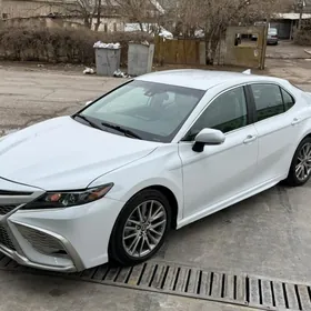 Toyota Camry 2021