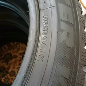 235 55 R19