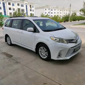 Toyota Sienna 2017