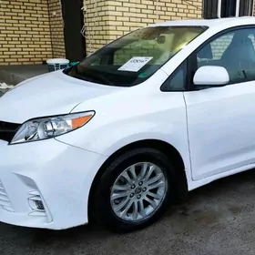 Toyota Sienna 2020