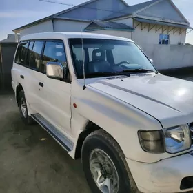 Mitsubishi Montero 1998