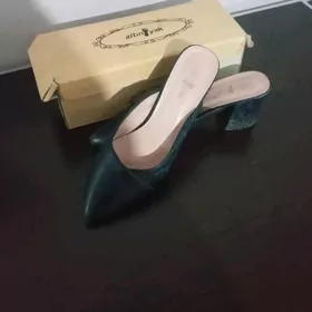 Altın aýak aýakgap