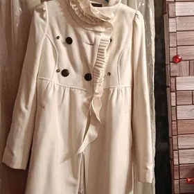 Пальто молочного цвета