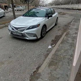 Toyota Camry 2021
