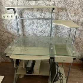 компьютерный стол. с креслом