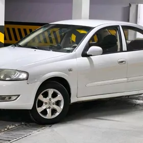 Nissan Sunny 2010