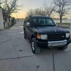 Mitsubishi Montero 1996