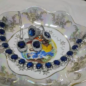комплект с сапфирами