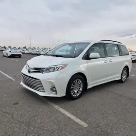 Toyota Sienna 2019