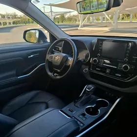 Toyota Highlander 2020