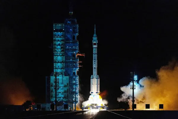 Китай за одно утро потерял две ракеты-носителя