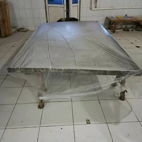 Süýji guyulyan stol