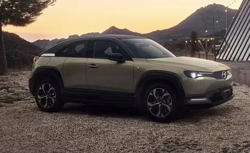 Mazda Ýewropada MX-30 R-EV awtoulagynyň satuwyny bes etdi