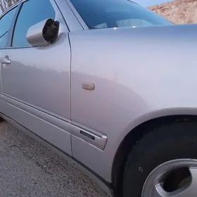 Mercedes-Benz E320 2000