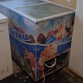 Продаеться морозильник