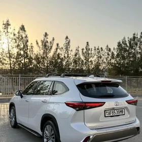 Toyota Highlander 2021