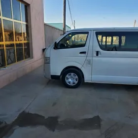 Toyota Hiace 2018