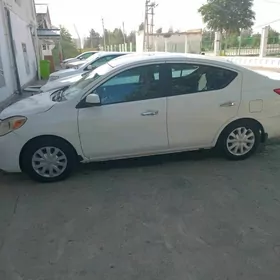 Nissan Versa 2012