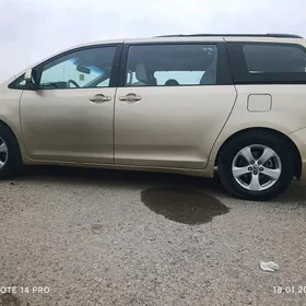 Toyota Sienna 2011