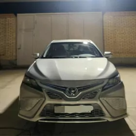 Toyota Camry 2021